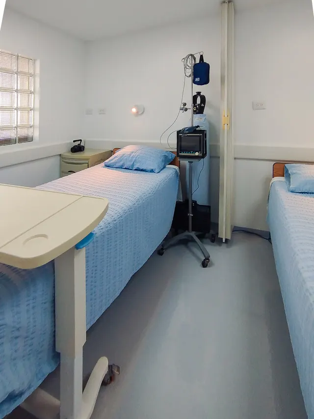 Cuarto de recuperación del Hospital Cristiano de Guatemala, zona 12 (foto 4)