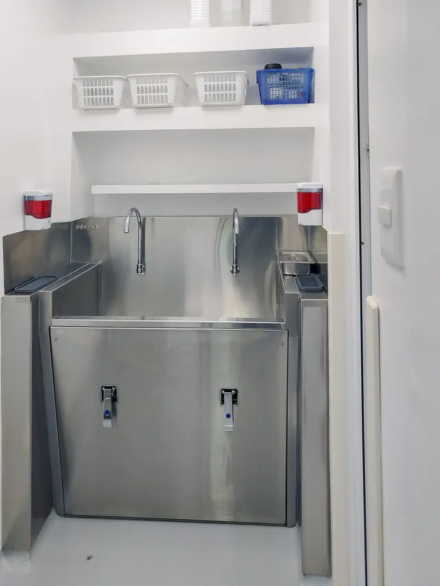 Lavado quirúrgico y vestidores del Hospital Cristiano de Guatemala, zona 12 (foto 1)