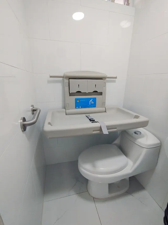 Sala de espera y sanitarios del Hospital Cristiano de Guatemala, zona 12 (foto 3)